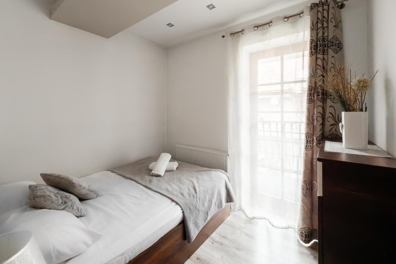 One-Bedroom Apartment with Balcony