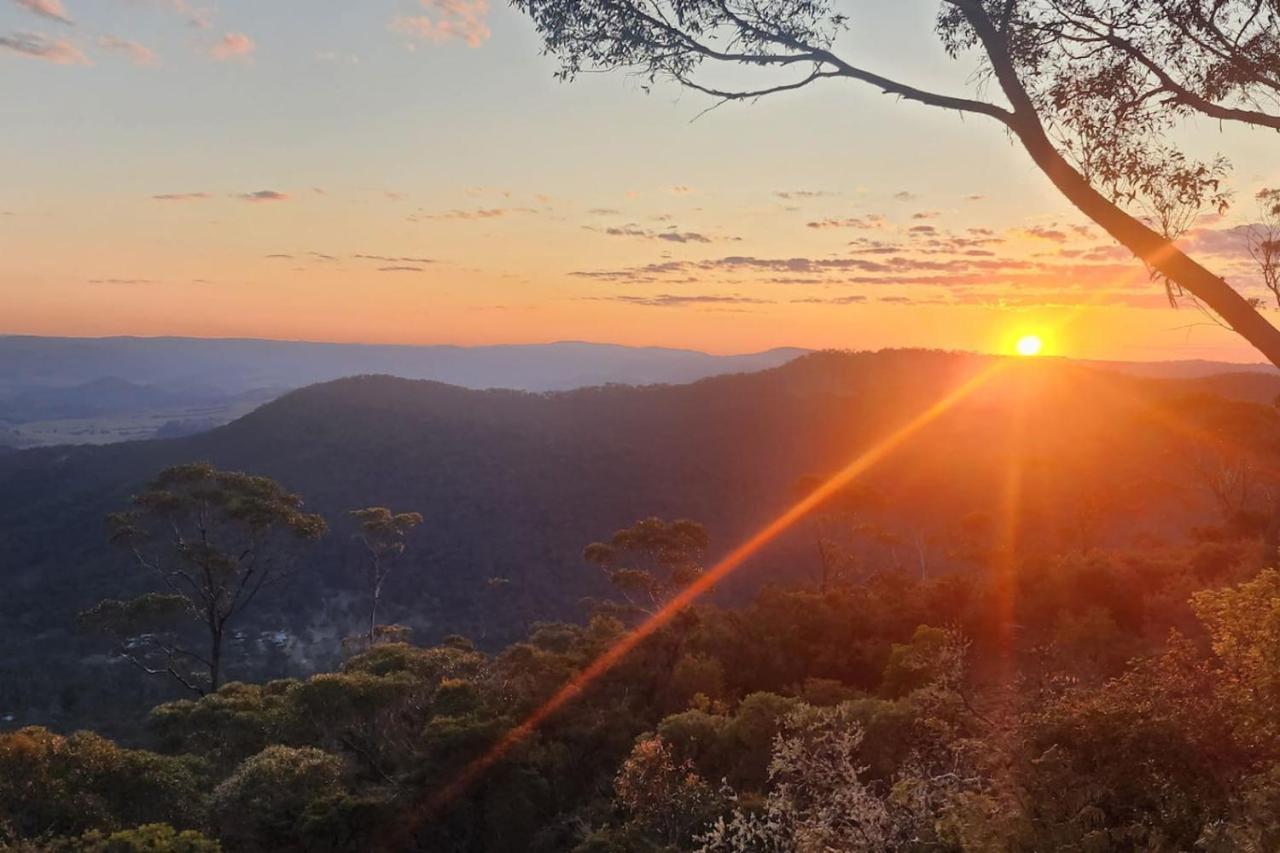 Weemilah Spectacular Valley and Escarpment Views - B&B Mount Victoria