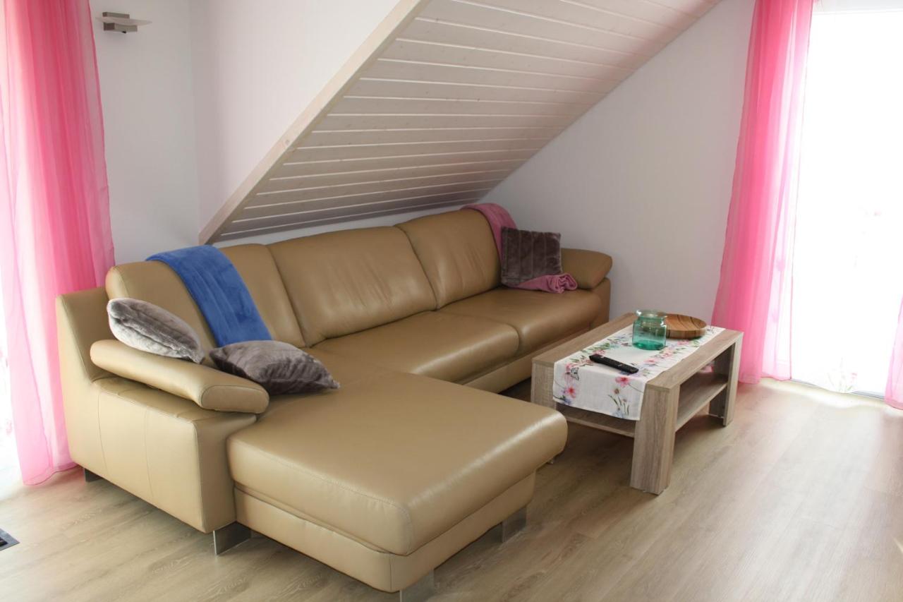 Ferienwohnung am Fuße der Burg Hohenzollern OG - Chambres d'hôtes Hechingen