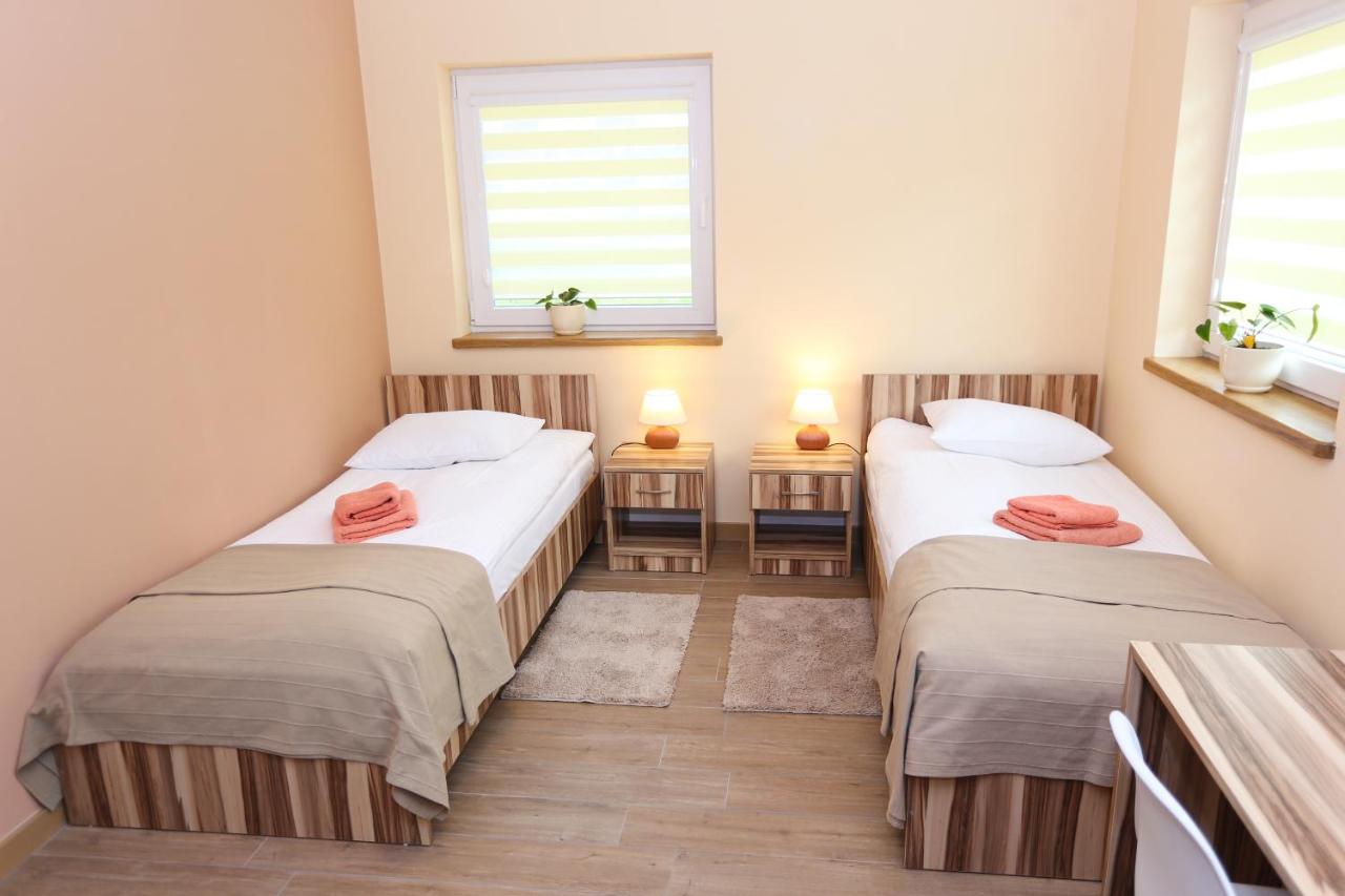 Zweibettzimmer mit Badewanne