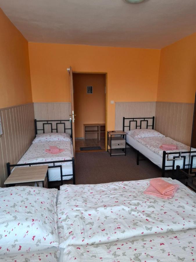Vierbettzimmer mit Gemeinschaftsbad