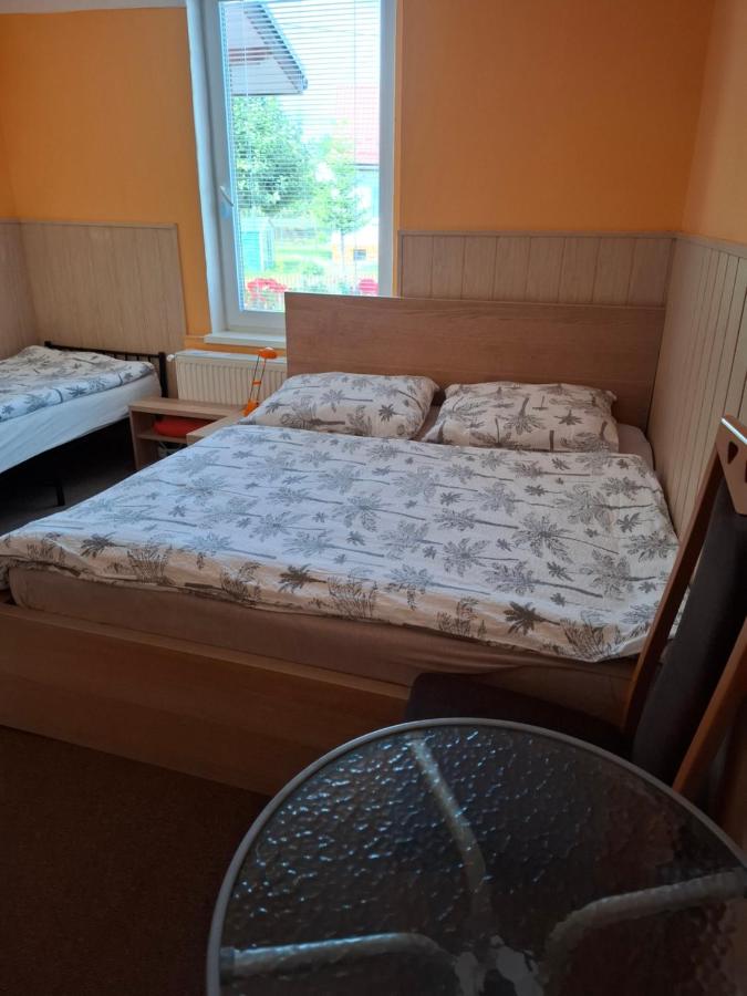 Dreibettzimmer mit Gemeinschaftsbad