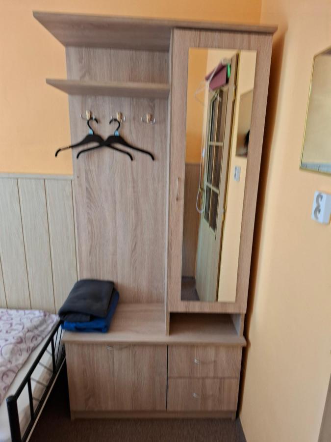 Doppel-/Zweibettzimmer mit Gemeinschaftsbad