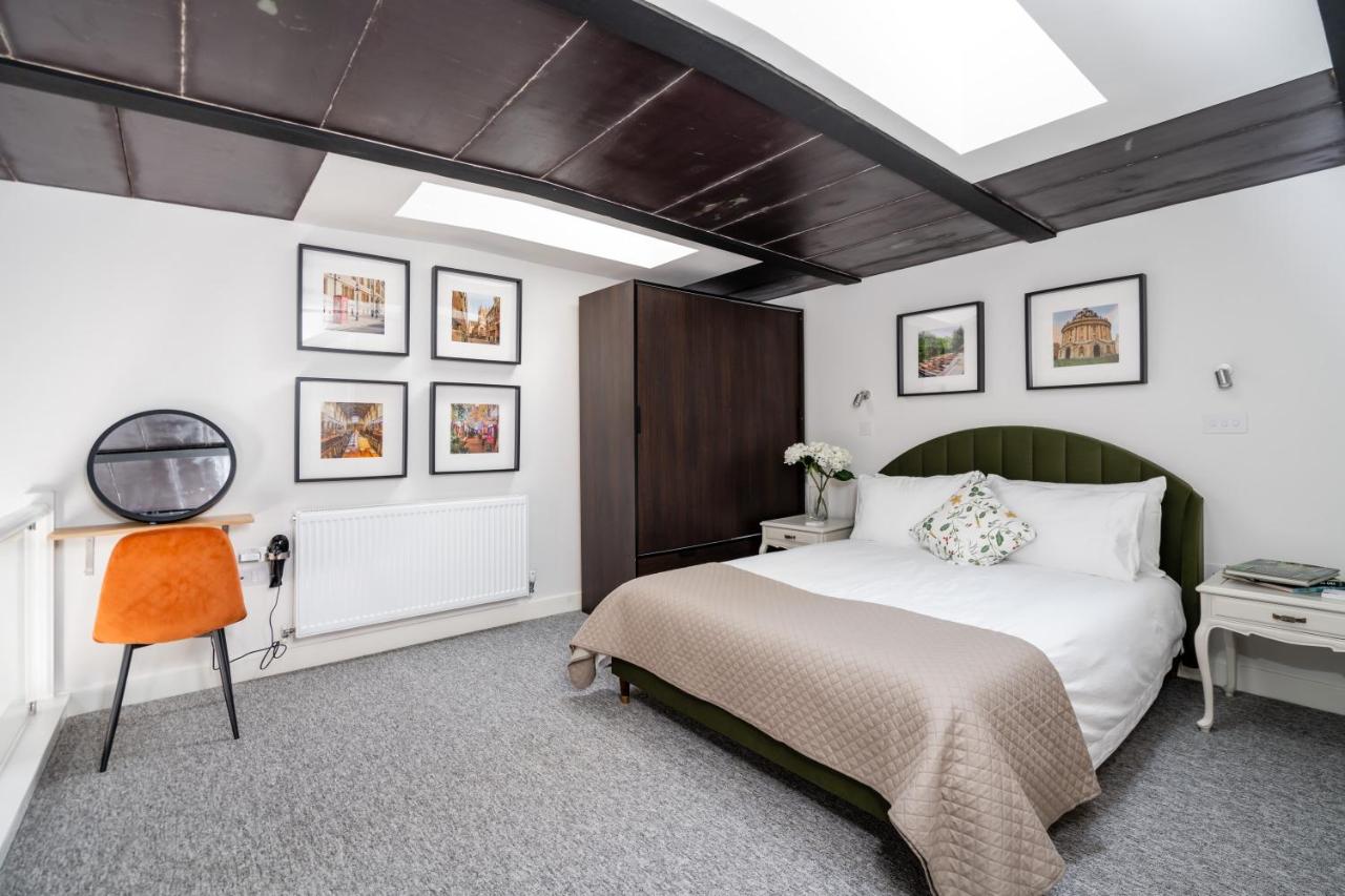 Villa with Garden View