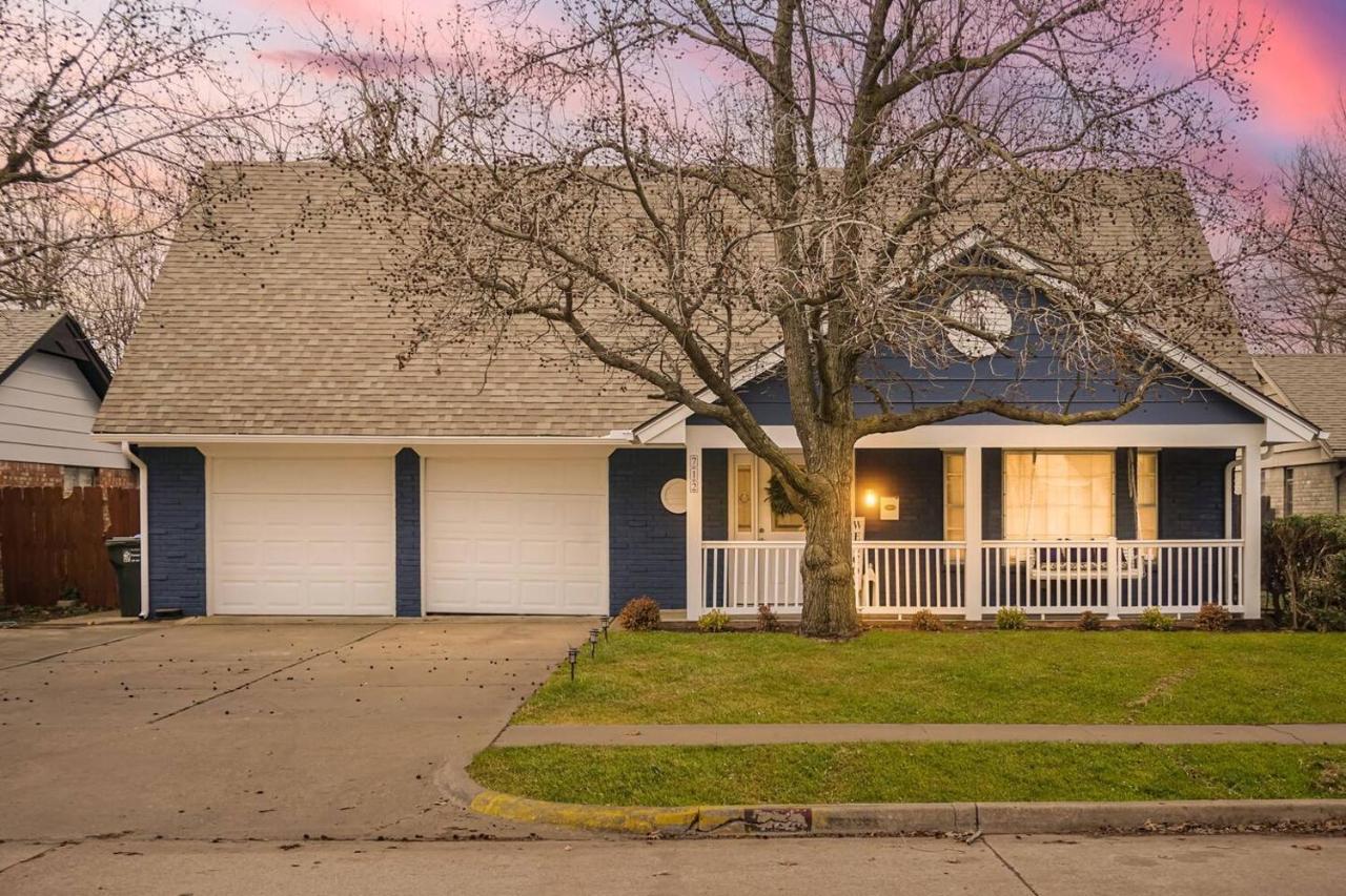 Ou Hideaway Relaxing Hot Tub Pool Table - B&B Norman