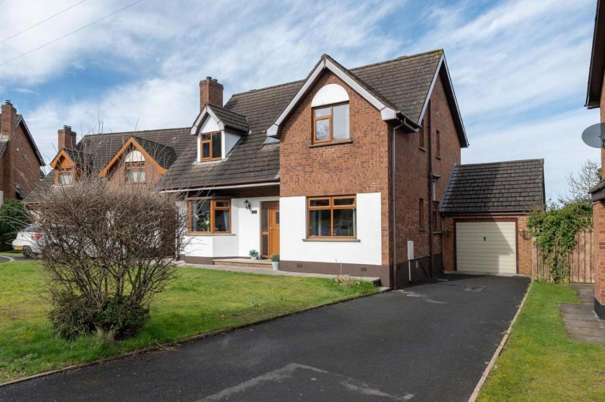 The Heights - quiet detached home - stunning views - Ferienwohnung Belfast