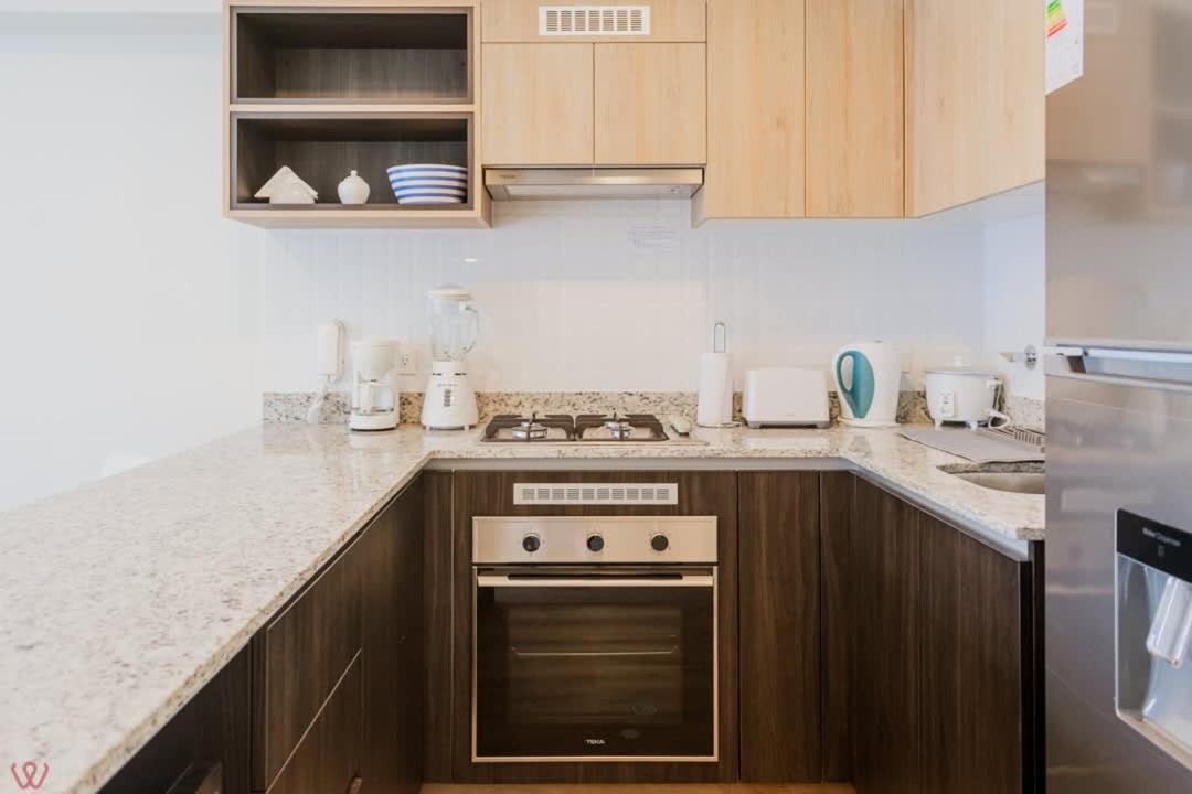 Modern 2BR Balcony in San Isidro - B&B Lima
