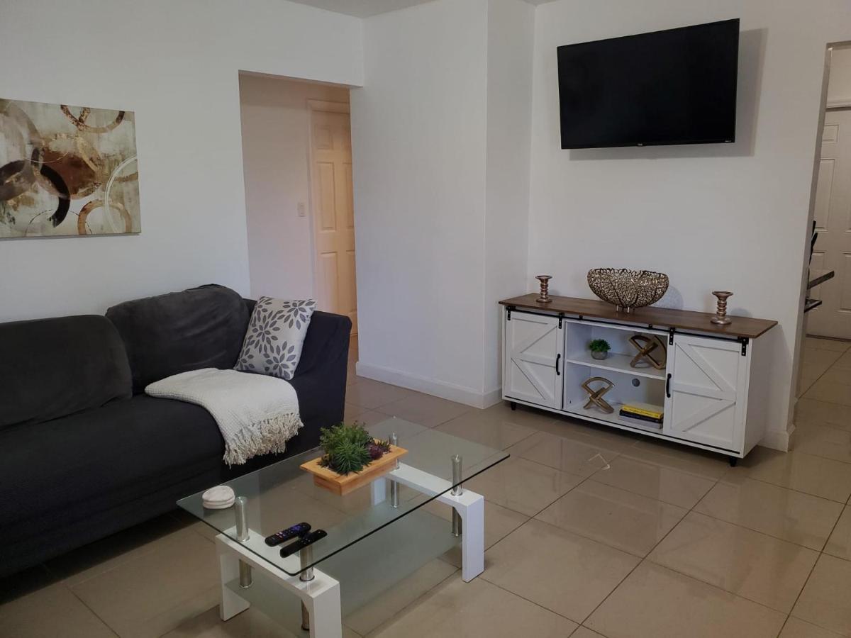 Sophisticated Dania Beach Suites Near the Beach - Ferienwohnung Dania Beach
