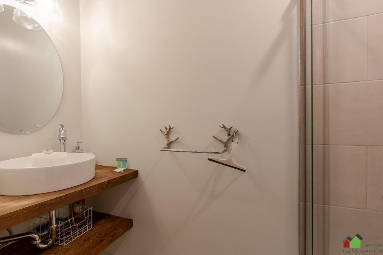 Lake & Mountain View condo - B&B