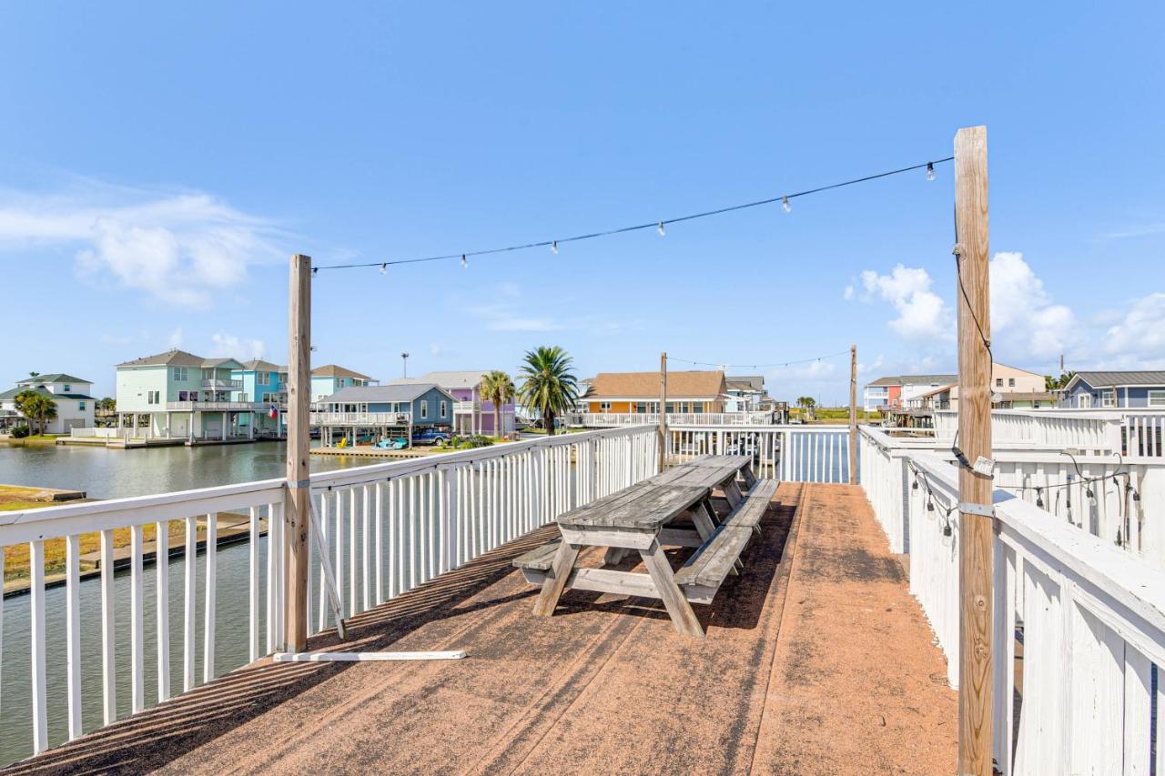 Canal-Front Gem! Island Living in Jamaica Beach - B&B Galveston