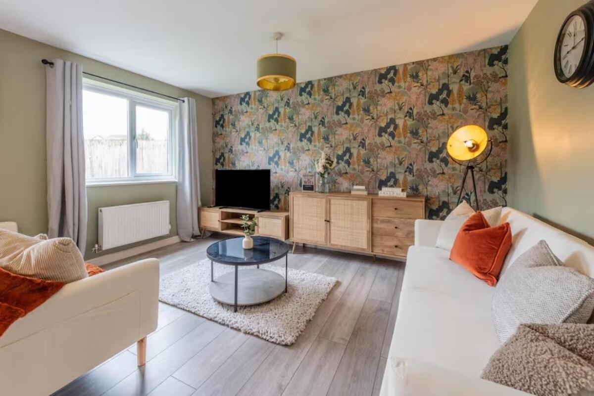 Chic 4bd Manchester Abode - Free Parking - Snooker - B&B Manchester