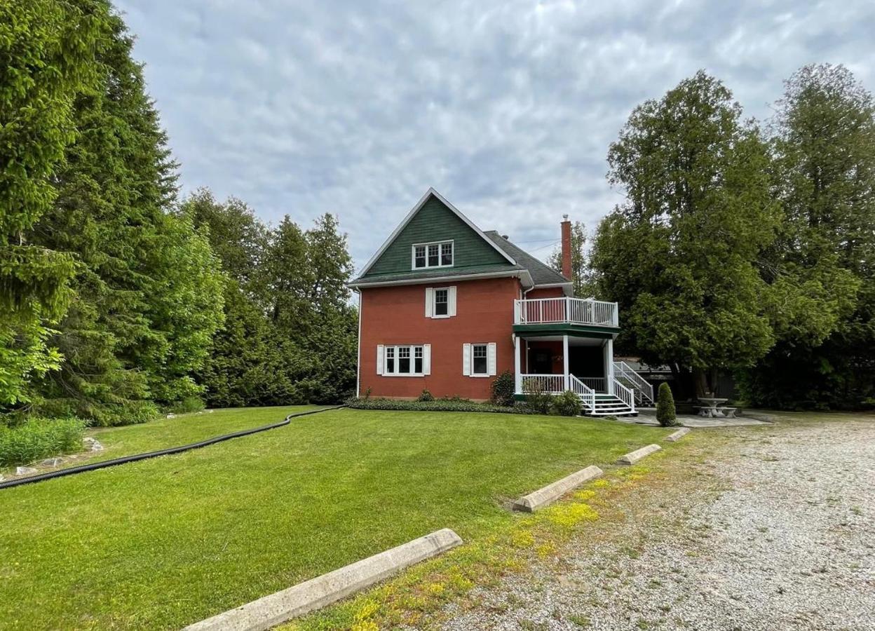 Cedar Garden Cottages - B&B