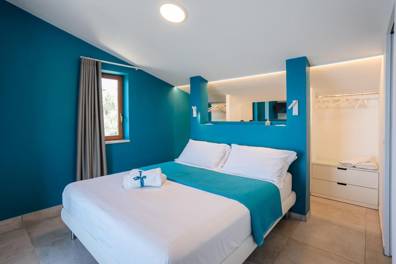 Deluxe Double Room with Balcony and Sea View