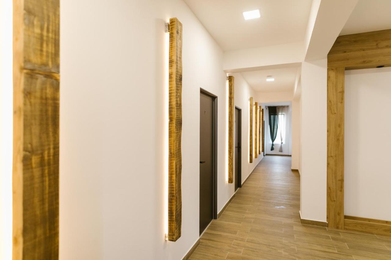 Standaardkamer met 2 eenpersoonsbedden en een bank