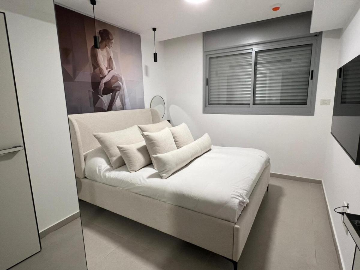 עימנואל סוויט - B&B Eilat