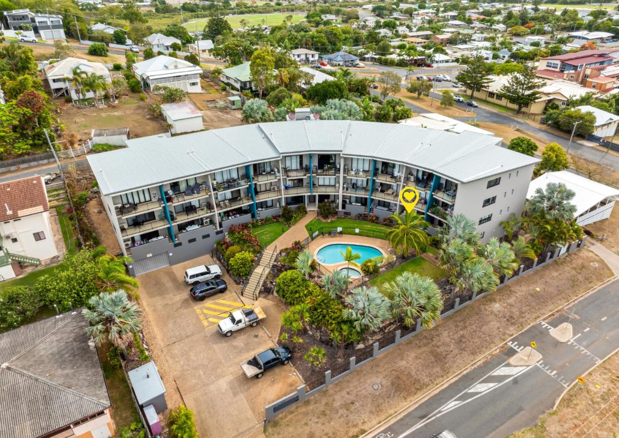 Yeppoon CBD furnished apartment with pool! - B&B