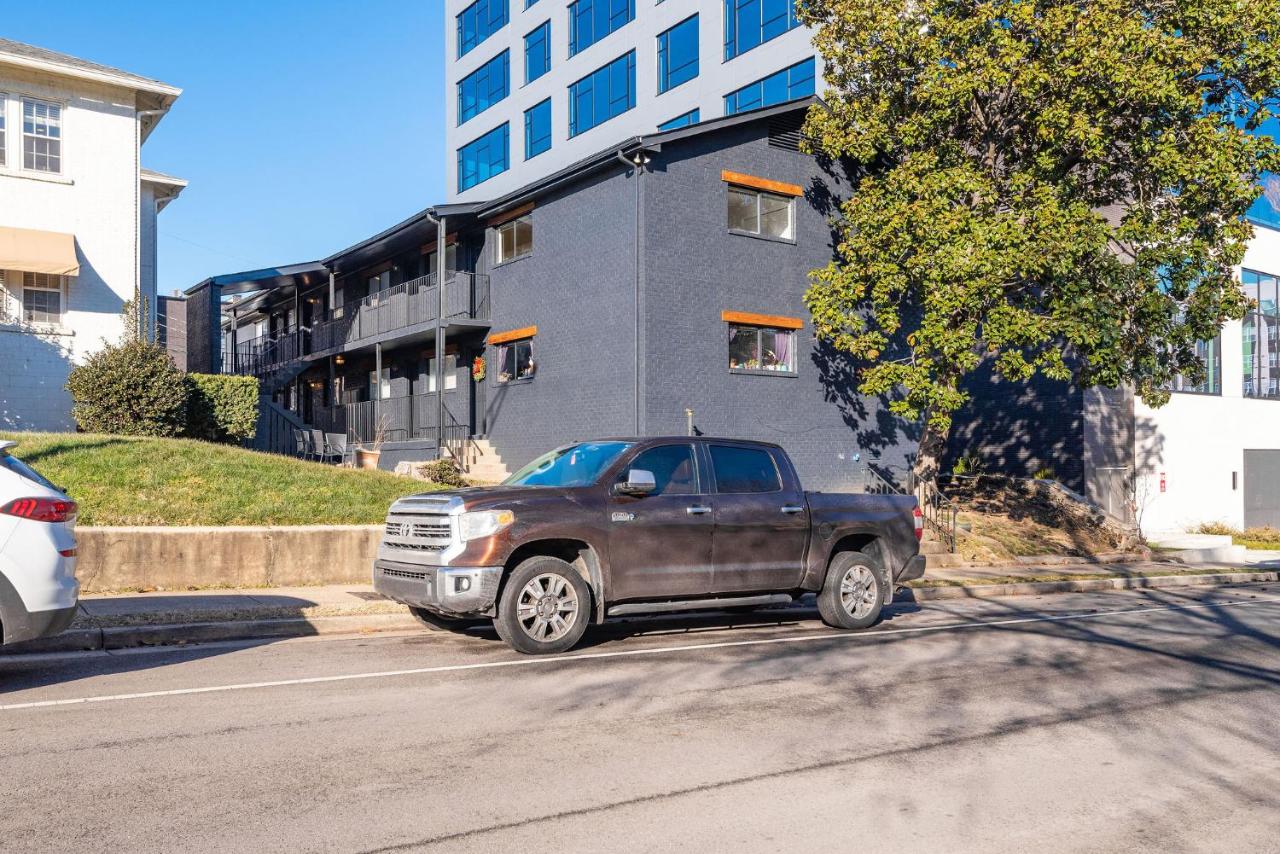 Cozy Country Legends Apt, Music Row Retreat - B&B Nashville