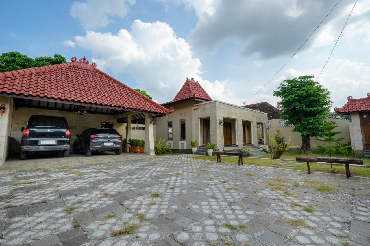 Vila Pribadi di Klaten - 3 Kamar Tidur - Pendopo & Dapur - B&B