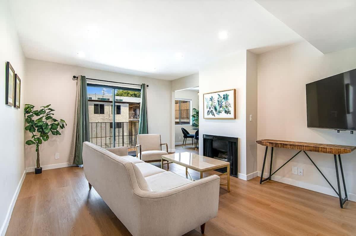 Stylish 1BR Near Universal Studios with Parking - Chambres d’hôtes Los Angeles