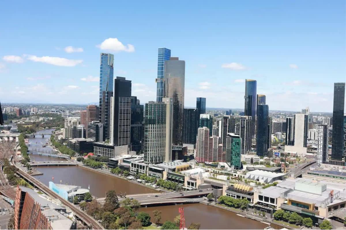 65D Great City Stay 2BR Free Tram Gym & Pool - B&B