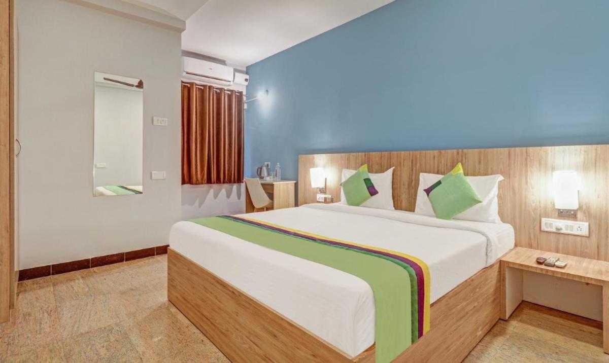 S S Home Stay -2BHK & 1BHK luxury AC Service Apartments for group of families - Best location - Modular Kitchen - Super fast Wi-Fi- Near to Tirupati Bus Stand and Railway Station - B&B