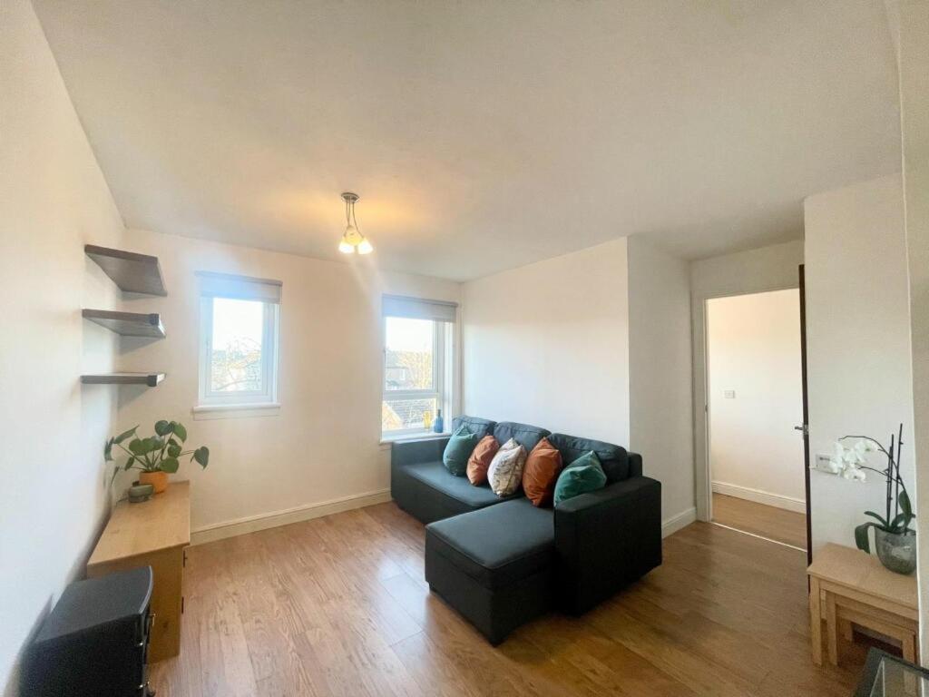 Charming 1 bedroom flat in Edinburgh with free parking - B&B
