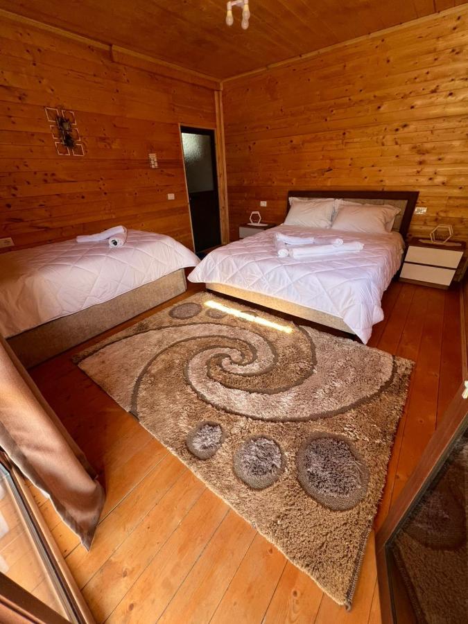 Kamer met Kingsize Bed en Uitzicht op de Bergen