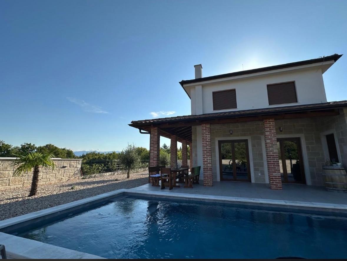 Villa Rustika Emilia - B&B Sveti Ivan Dobrinjski