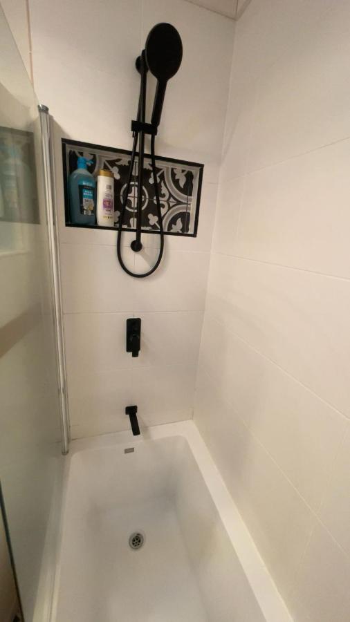 Modern 3BR home, Close to parliament , Canberra - B&B