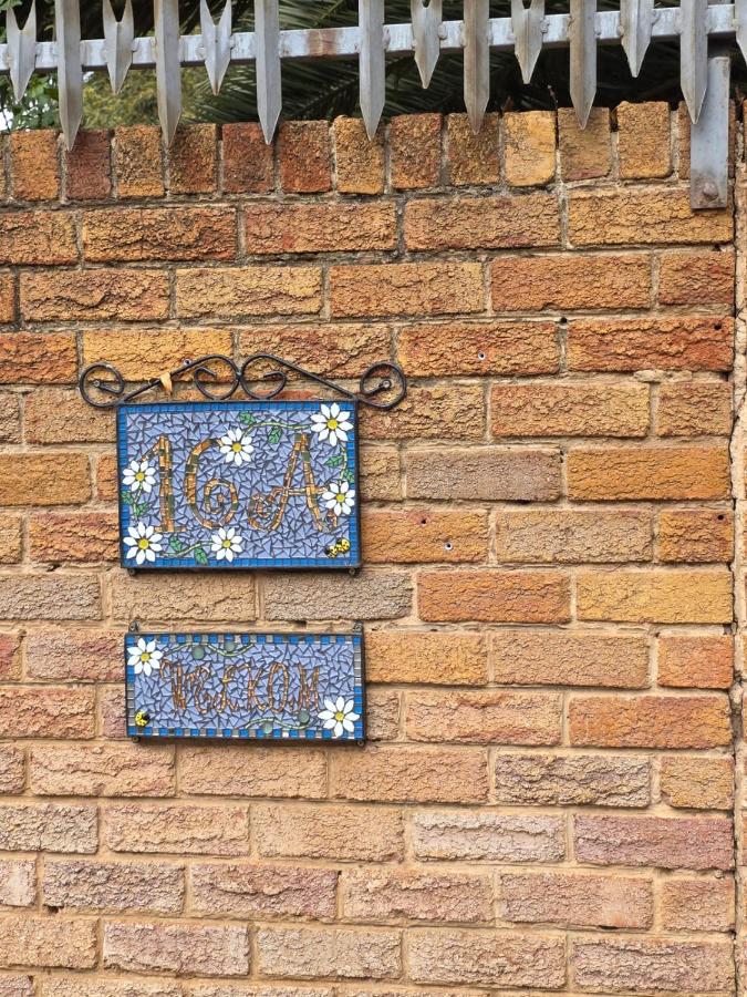 BEE-autiful Stay SC Garden Cottage - Ferienwohnung Bloemfontein