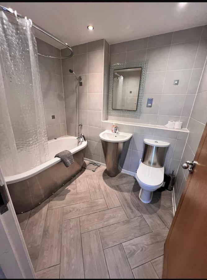 Cardiff Central Luxury Apartment 2 bed, whit Free parking - Chambres d’hôtes Cardiff