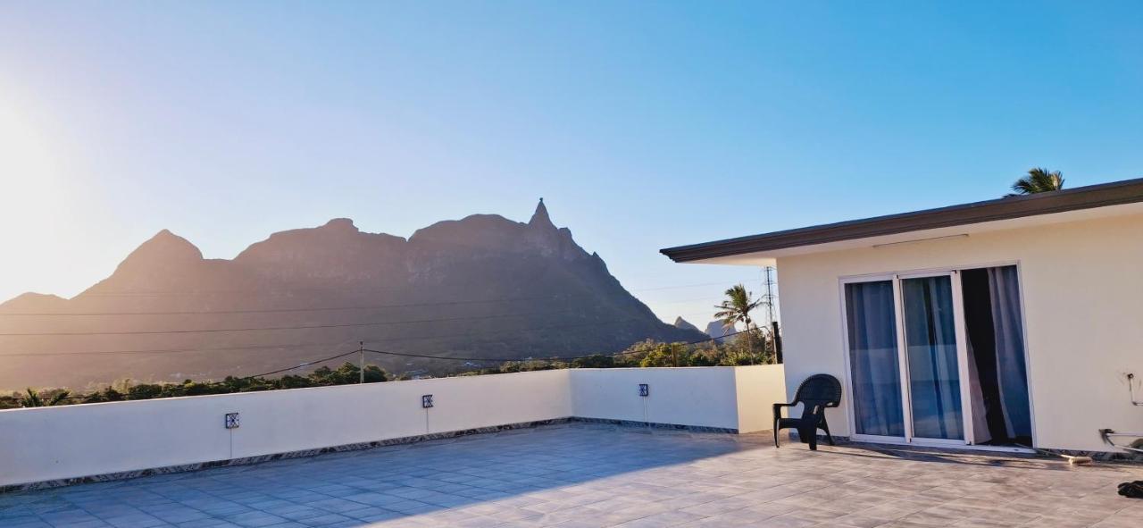 Gracious Haven - Fully Equipped Rooftop with private terrace house in Saint-Pierre, Moka - B&B