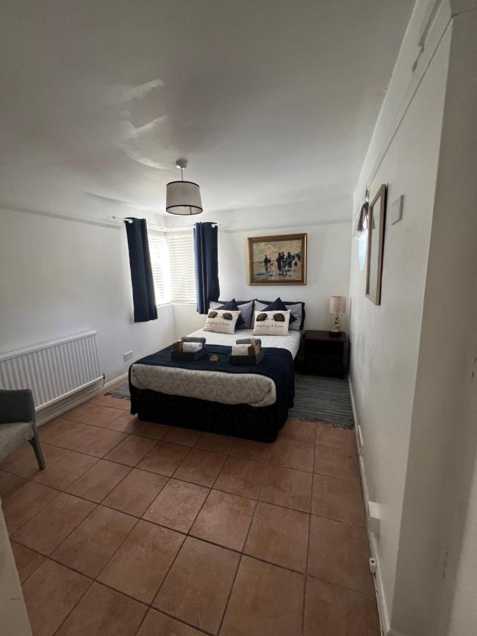 Hedgehog House - Cosy Bungalow - B&B Appledram