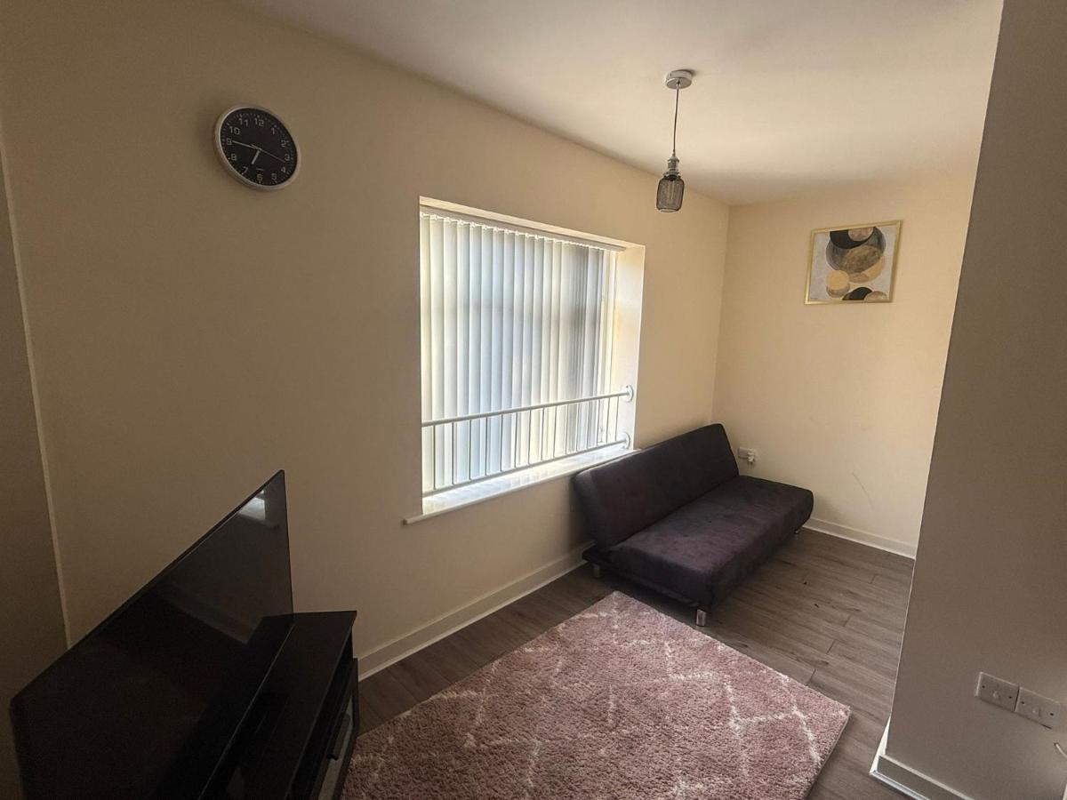 Stylish 1-Bed gated Flat with free Parking and steps from Bournemouth Beach - Ferienwohnung Bournemouth