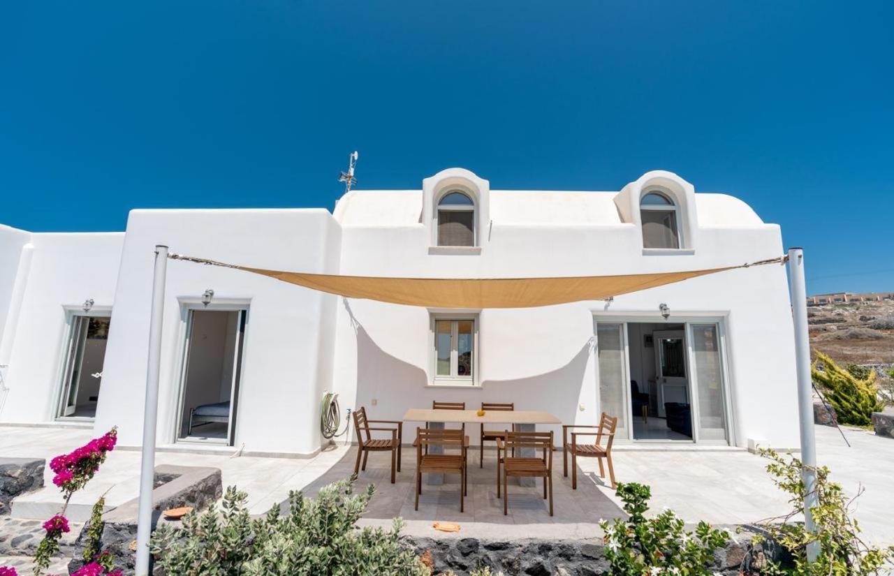 Avra Villa with Sunset View & Hot Tub in Oia - B&B Oía