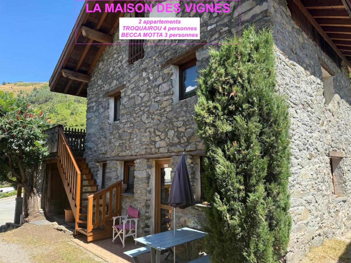 MAISON DES VIGNES- TROQUAÏROU et BECCA MOTTA - B&B