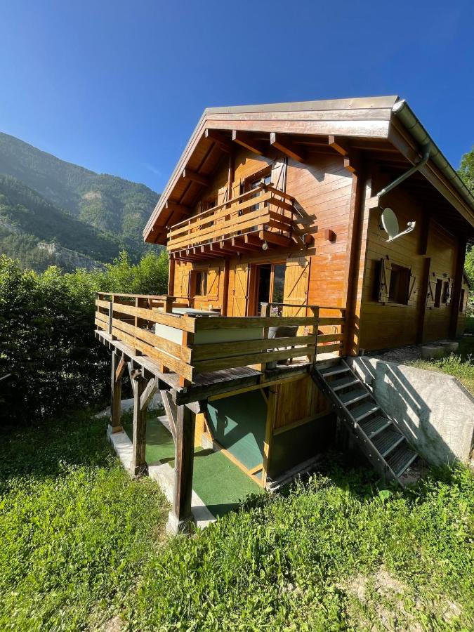 Chalet en bois avec très belle vue sur la montagne - Bed and Breakfast Colmars