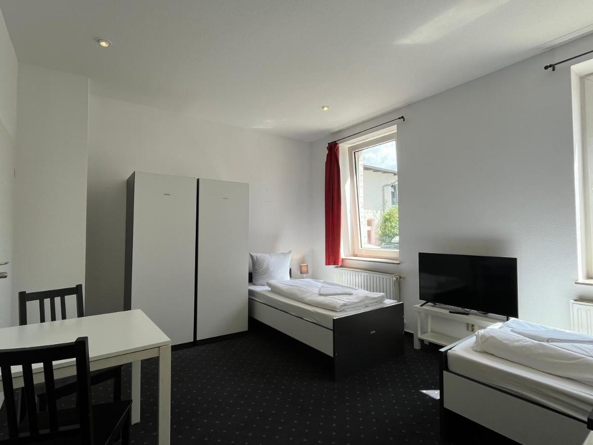 MonteurzimmerKING Leipzig-West - B&B Lipsia