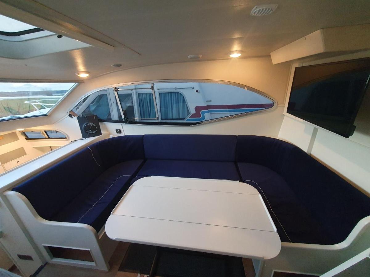 Magnifique bateau au coeur du Nivernais à l'étang de BAYE - Chambres d’hôtes Bazolles