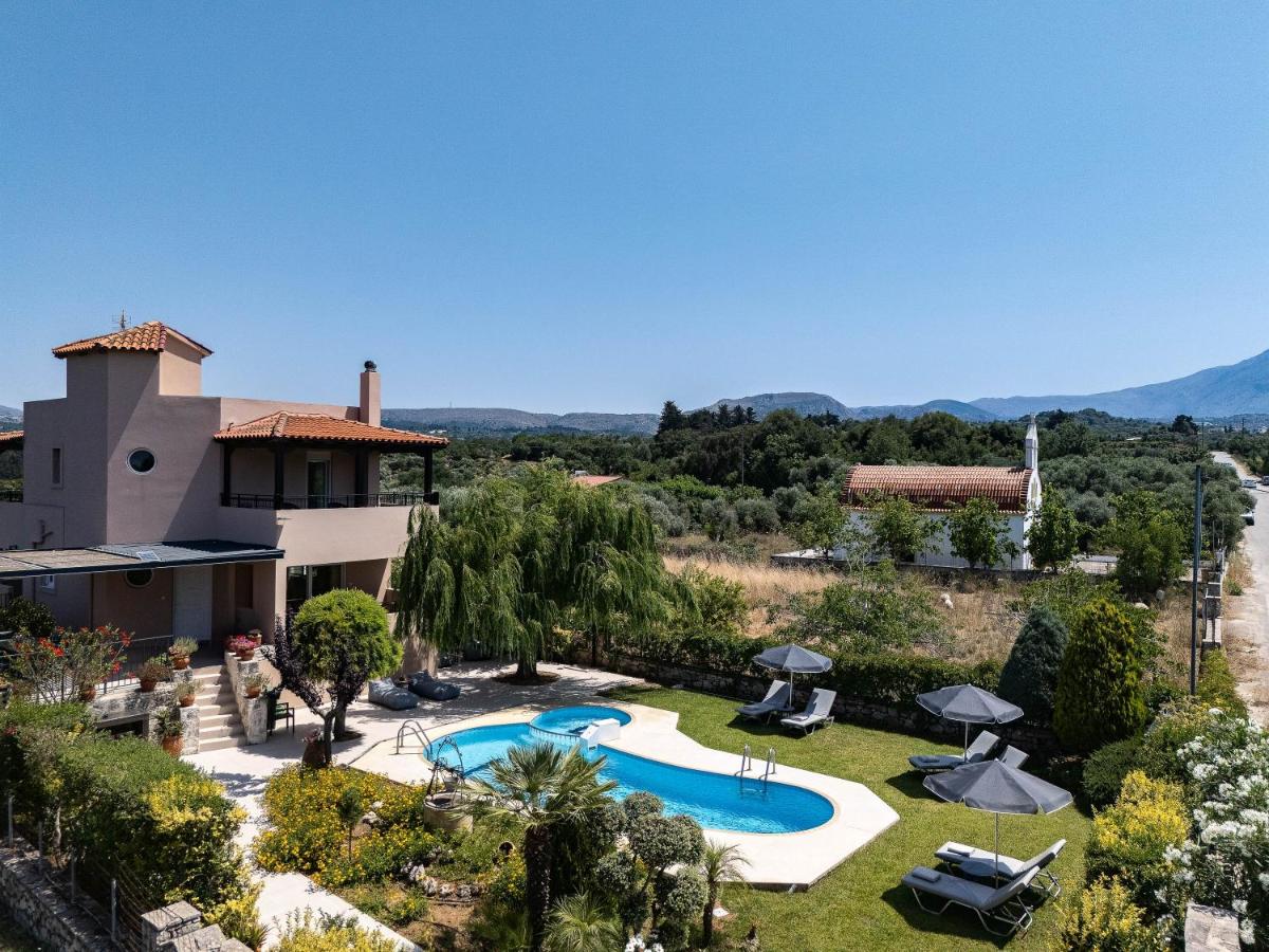 Villa Lambros - B&B