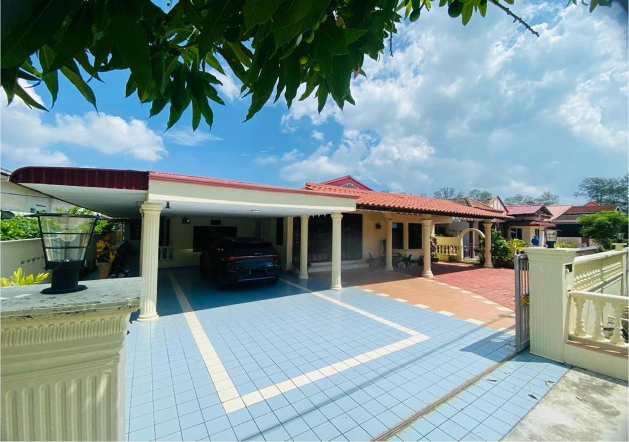 Robina Homestay - B&B Butterworth
