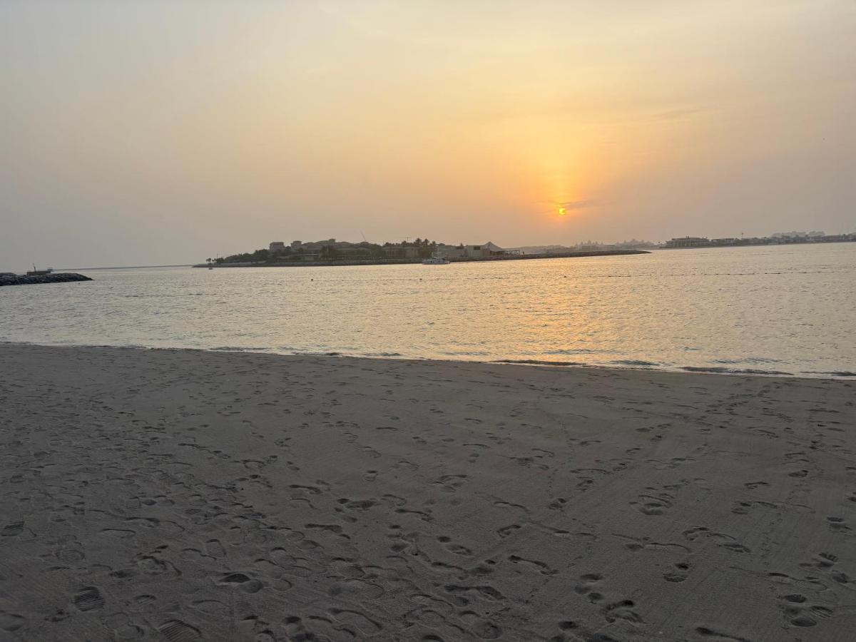 Palm View Marina Vista 1BR Beachfront - Bed and Breakfast Dubai