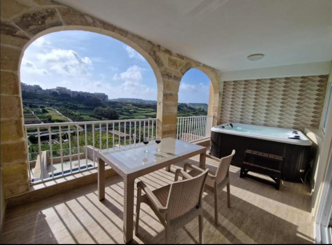 Gozo Getaway apt Jacuzzi & Views - Chambres d’hôtes Xagħra
