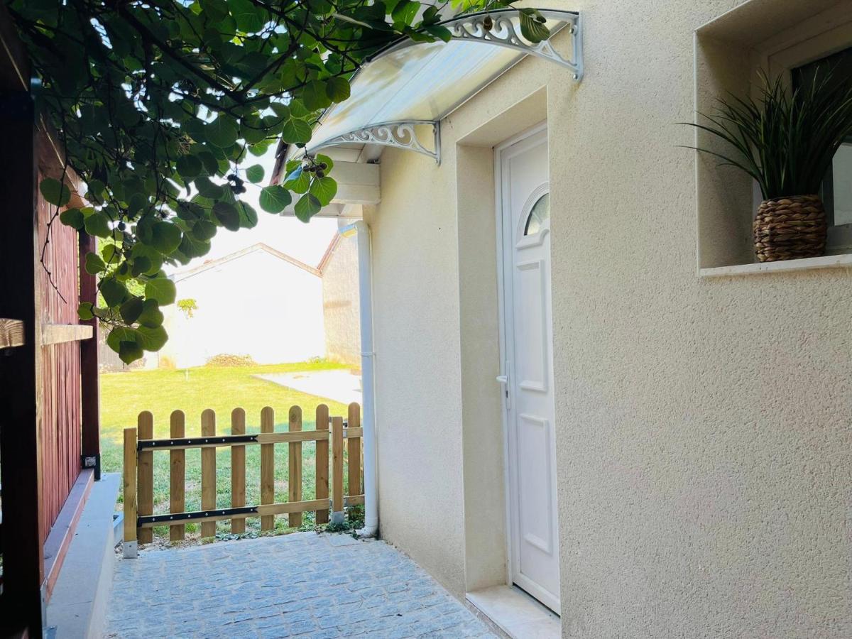 Charmant studio à 10 min de Lyon - Bed and Breakfast Miribel