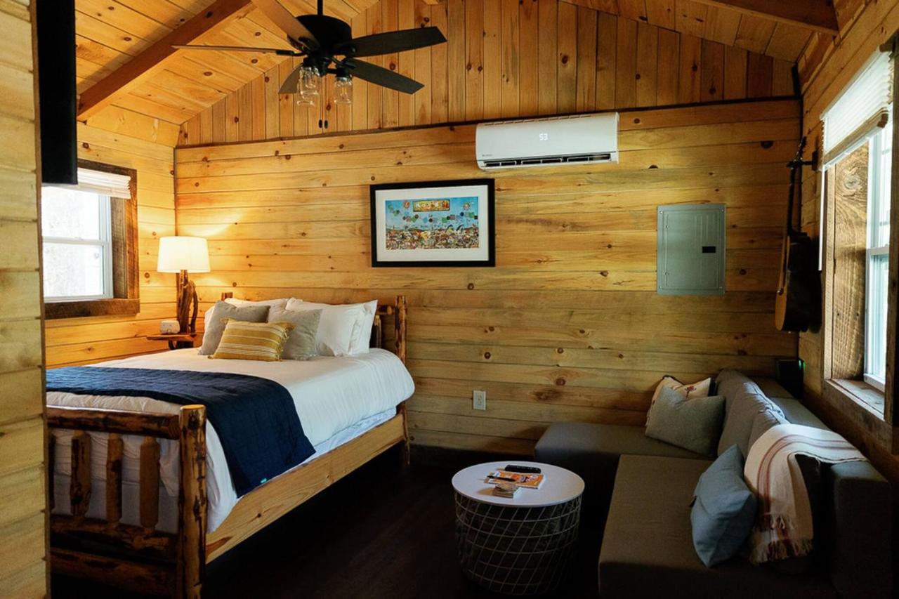"Stars Hollow" Cozy Mini-Cabin in Muir Valley -RRG - Chambres d’hôtes Rogers