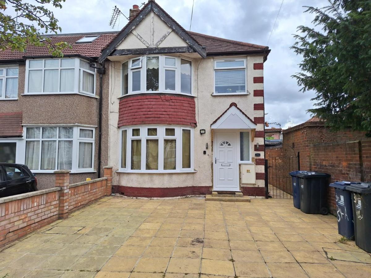 Lux flat- Sleep 5-2 min walk- Perivale Station - B&B