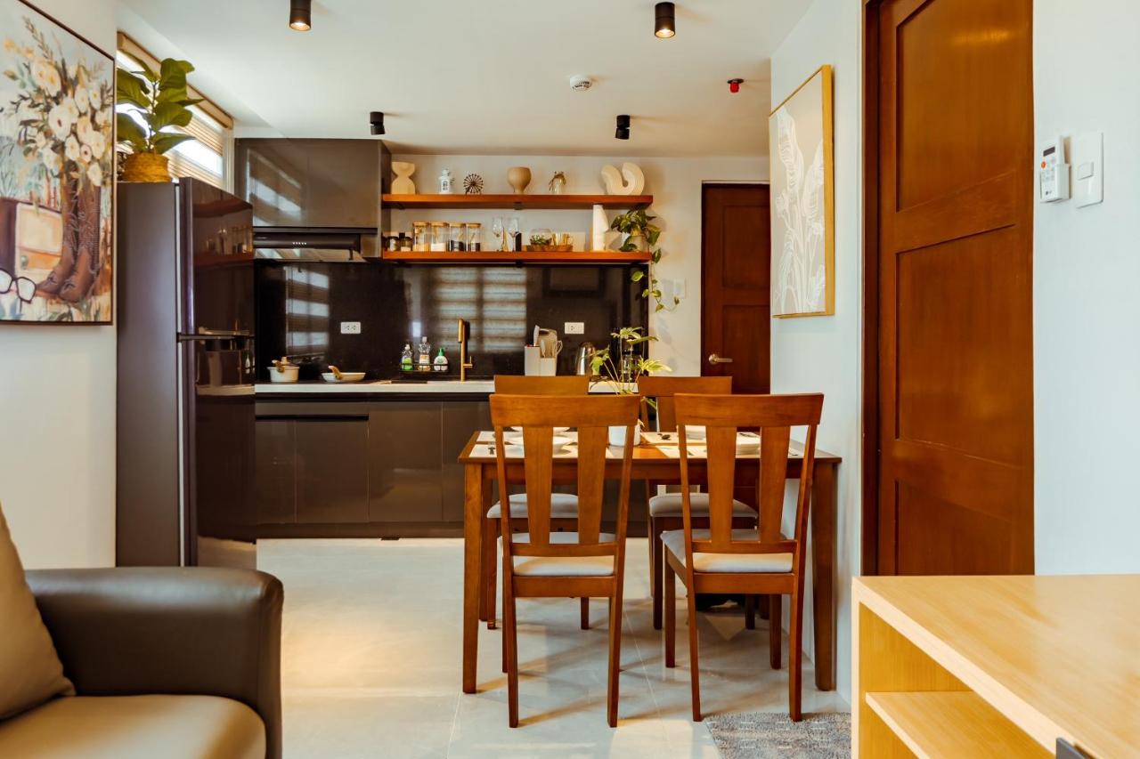 Casa Solaeice Fully Furnished 1BR with Balcony - Sleeps 4 in Casa Mira Mandaue - B&B