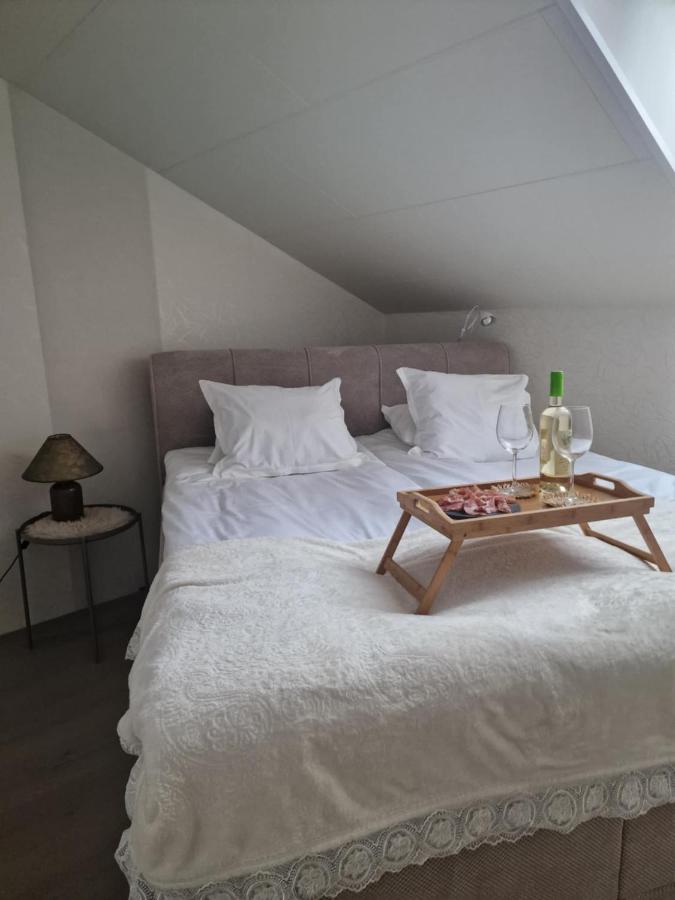 Cozy apartment upstairs - B&B
