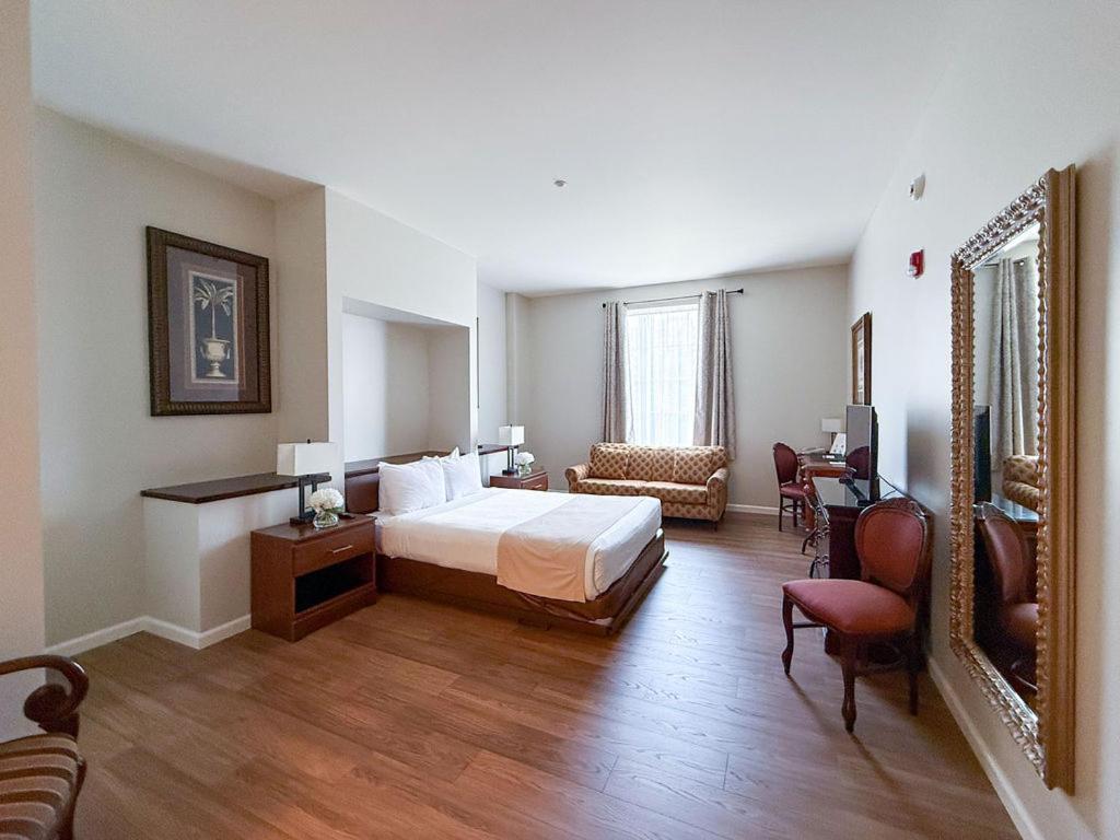 Queen Room