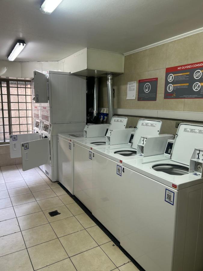 A pasos de Hospital UC y Metro - B&B Santiago